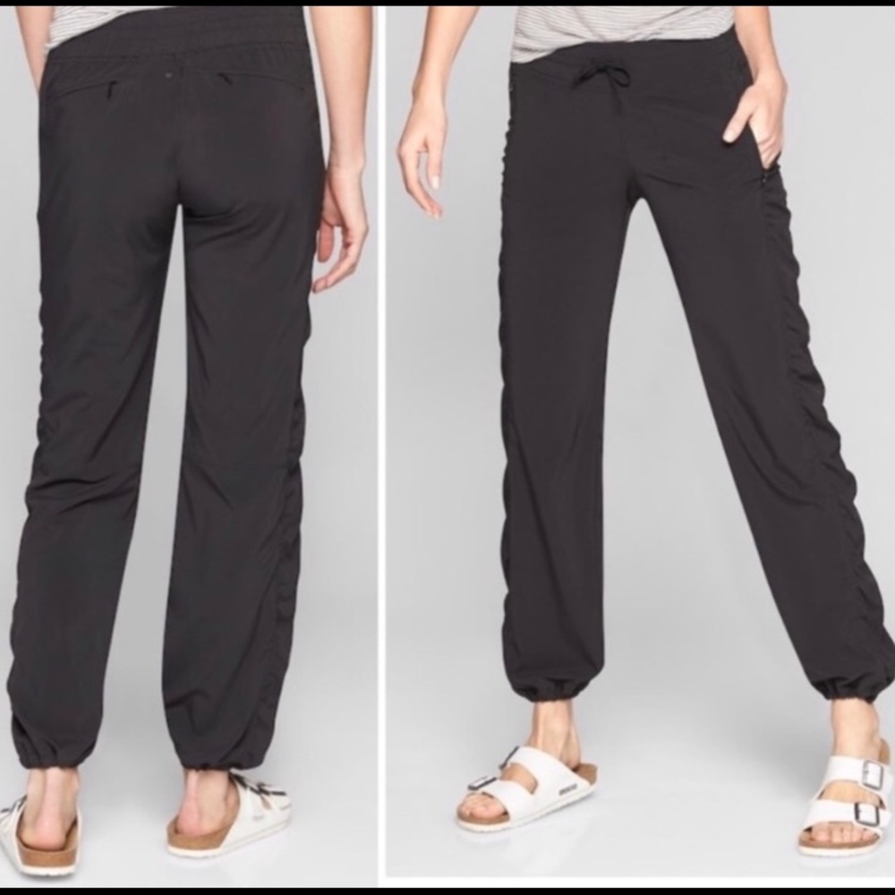 Athleta La Viva ruched black zipper pocket pants 6